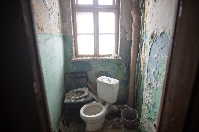 "Дайте хоть перед смертью в ванне вымыться": как живут калининградцы, чьи дома снесут по реновации  - Новости Калининграда
