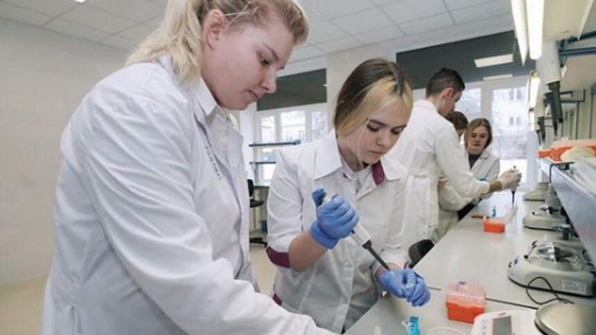В калининградской ШИЛИ оборудовали научные лаборатории генетики и химии (фото) - Новости Калининграда | Фото из Instagram  Антона Алиханова