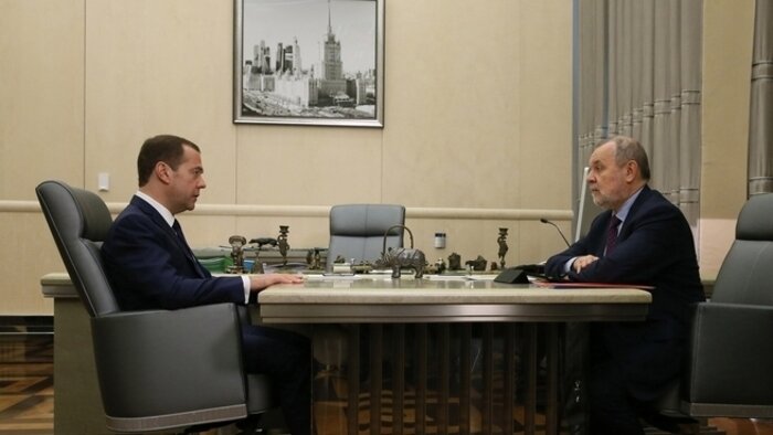 На фото: Андрей Кигим (справа) | Фото: сайт правительства Российской Федерации 
