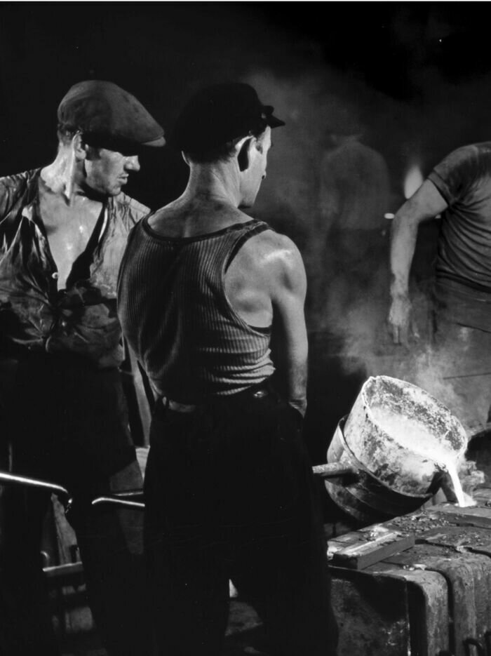 Немецкие рабочие в литейном цехе |  Фото: музей завода &quot;Янтарь&quot;