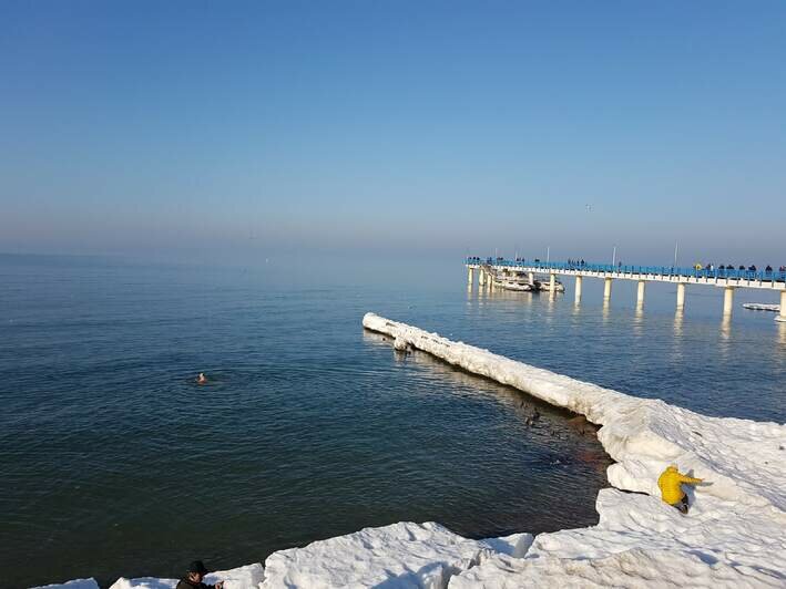 В Зеленоградске "открыли" купальный сезон в плюс семь градусов (фото) - Новости Калининграда | Фото очевидца