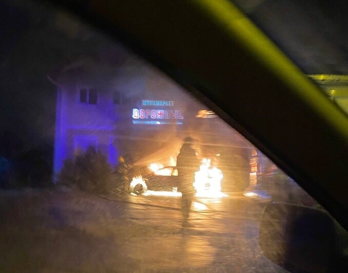 На фото: пожар в посёлке Дорожный | Фото очевидца
