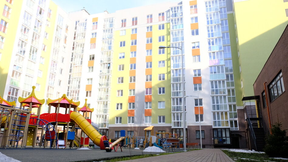 В Калининграде восемь семей из аварийных домов получили квартиры на Карамзина - Новости Калининграда | Фото: пресс-служба администрации Калининграда