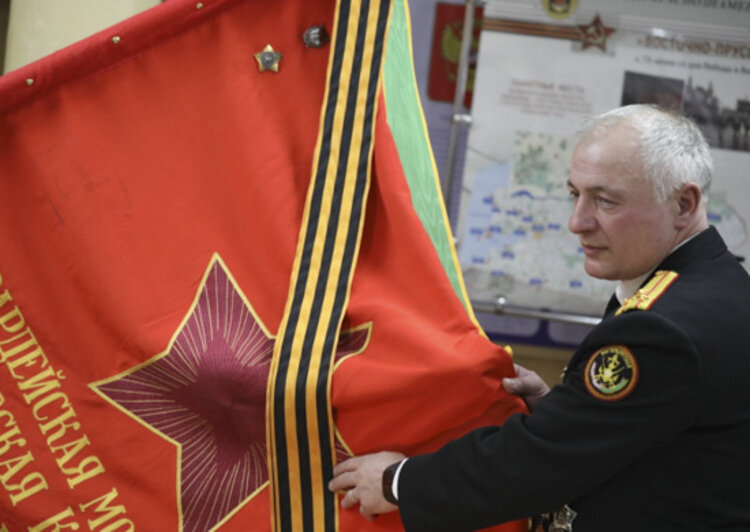 Армейскому корпусу Балтфлота передали историческое знамя - Новости Калининграда | Фото: пресс-служба Западного военного округа