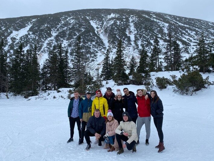 Марина с друзьями отдыхает на горнолыжном курорте | Фото: личный архив
