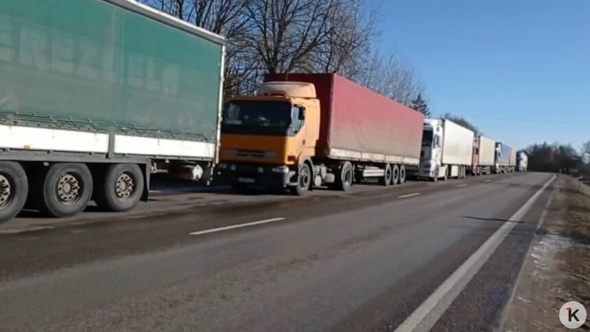 Калининградские дальнобойщики выстроились в очередь на въезд в регион - Новости Калининграда