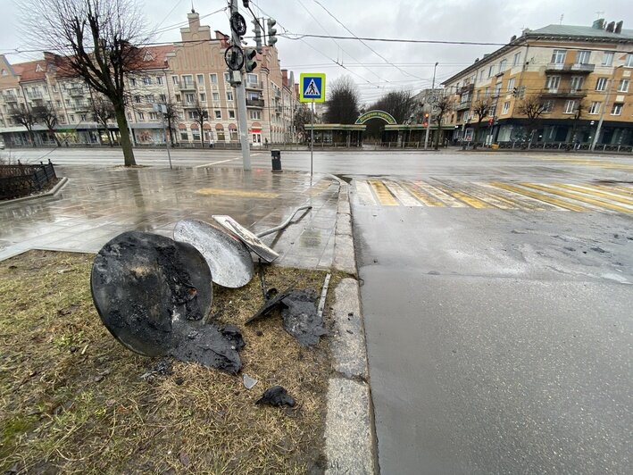 Последствия ночной аварии на ул. Барнаульской | Фото: Александр Подгорчук / &quot;Клопс&quot; 