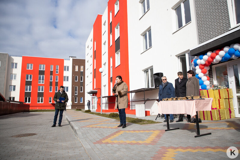 В Калининграде десять семей из аварийных домов получили квартиры на Левитана - Новости Калининграда | Фото: Александр Подгорчук/&quot;Клопс&quot;