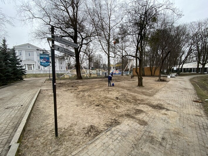 Утром 24 марта все конструкции убрали, площадку разровняли | Фото: Александр Подгорчук / &quot;Клопс&quot; 