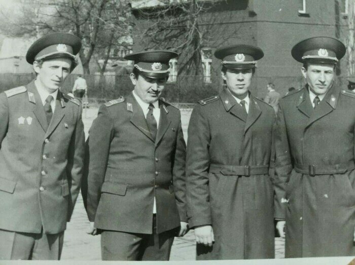 Геннадий Мялик (слева) с коллегами | Фото: личный архив