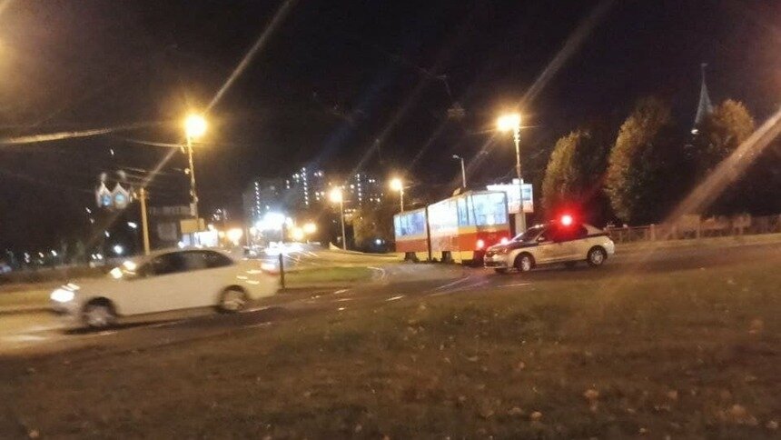 В Калининграде перед Деревянным мостом велосипедист попал под трамвай - Новости Калининграда | Фото очевидцев