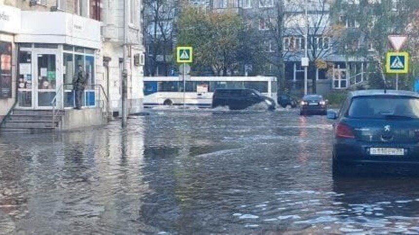 Дождь затопил дороги Калининграда (обновляется) - Новости Калининграда | Фото: очевидец