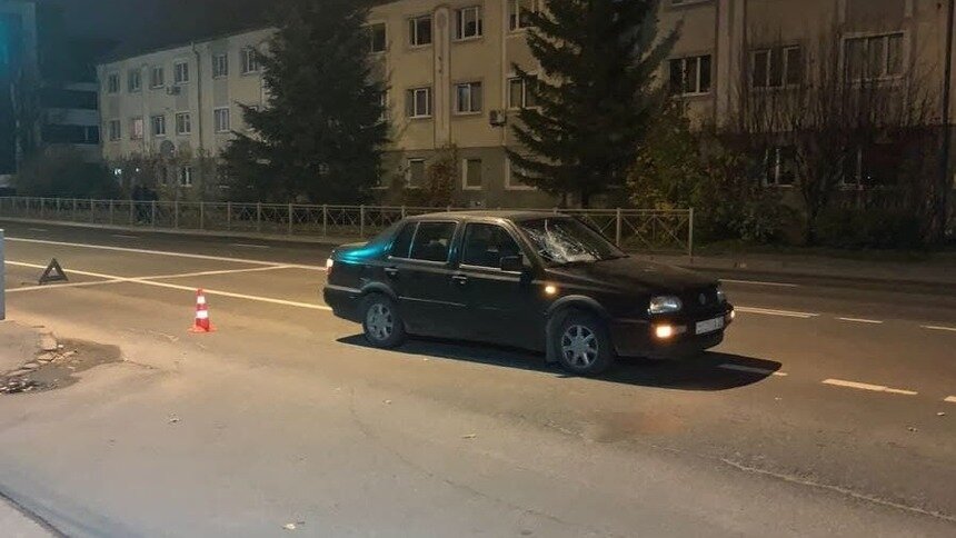В Калининграде Volkswagen сбил пешехода, переходившего дорогу не по «зебре» - Новости Калининграда | Фото: ГИБДД региона