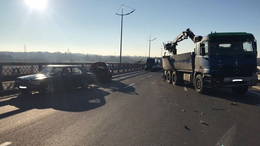 В Калининграде произошло ДТП с тремя машинами, есть пострадавший - Новости Калининграда | Фото: ГИБДД региона