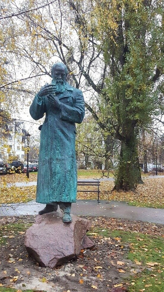 В центре Калининграда установили памятник Достоевскому  - Новости Калининграда | Фото: очевидец