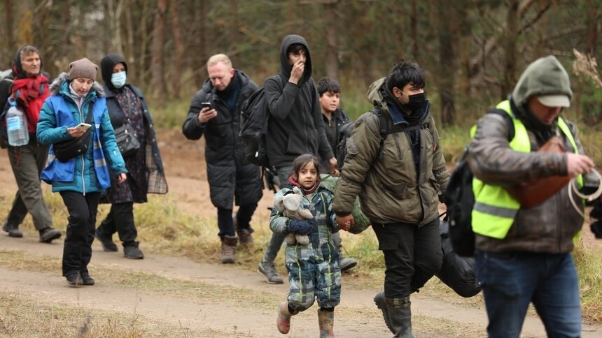Польша, Латвия и Литва пытаются насильственно вытеснить более 500 мигрантов (видео) - Новости Калининграда | Фото: Государственный пограничный комитет Республики Беларусь