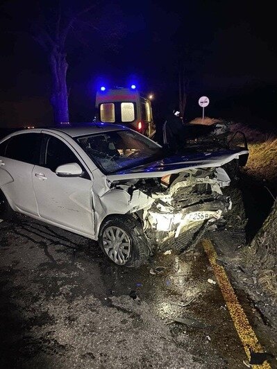 На старой трассе в Зеленоградск столкнулись две машины, пострадали семеро - Новости Калининграда | Фото: очевидец
