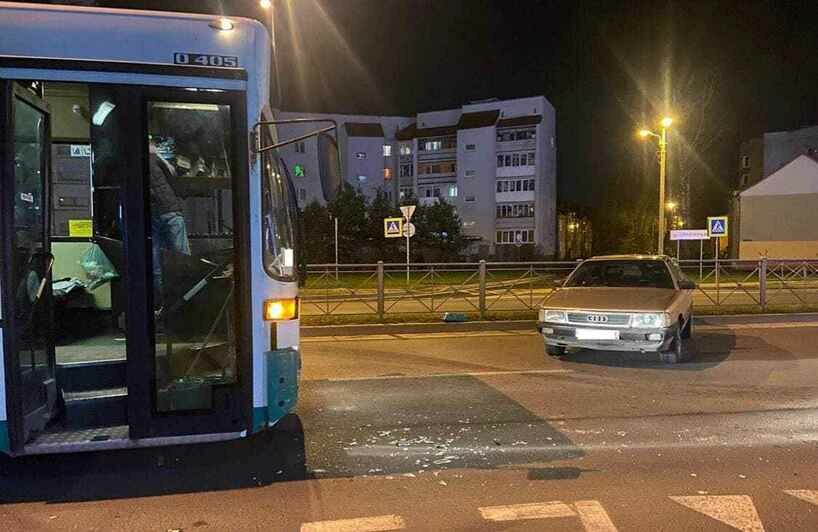 В Калининграде столкнулись пассажирский автобус и легковушка, есть пострадавший - Новости Калининграда | Фото: ГИБДД региона