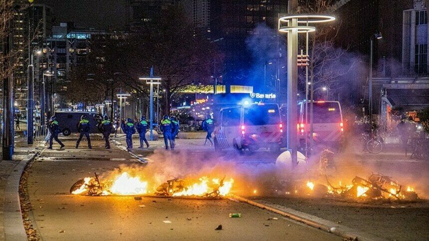Протесты в Роттердаме | Фото: официальный сайт полиции Нидерландов