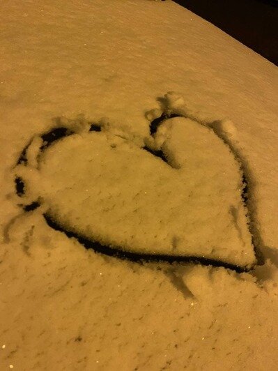 Снеговики и сердечки на машинах: в Калининград пришла зима - Новости Калининграда | Фото: «Клопс»