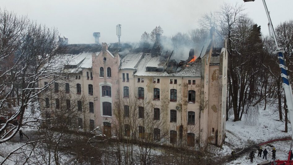 Пожар здания у замка Вальдау | Фото прислали местные жители