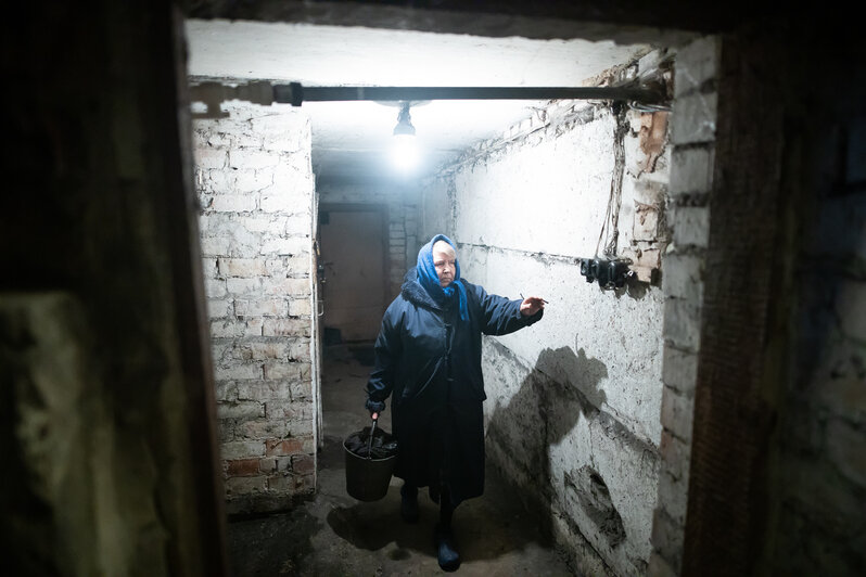 В Нестерове 75-летняя вдова носит на третий этаж по 2,5 тонны угля за зиму и ждёт, когда проведут газ  - Новости Калининграда | Фото: Александр Подгорчук / «Клопс»