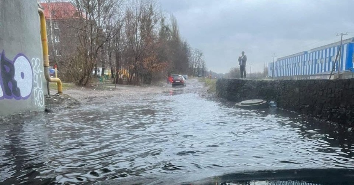 Потоп в калининграде сегодня видео. Потоп в Калининграде. Калининград затопило. Калининград затопленный город. Прегольский затопило.