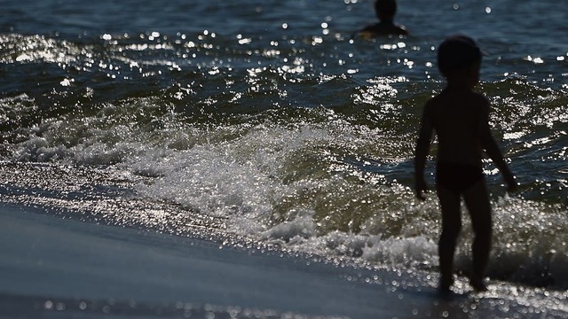 Калининградский венеролог рассказал, можно ли заразиться инфекциями на пляже 