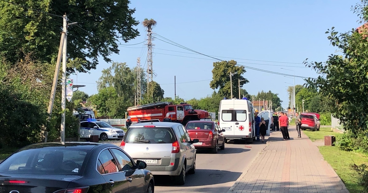 флаг полесска. группа адекватный полесск. авто происшествия в калининграде и области. полесский городской округ. машины в калининграде.