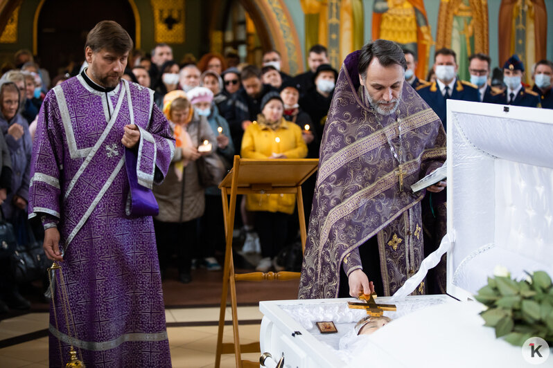 Последние аплодисменты: в Калининграде простились с актрисой Александрой Яковлевой (фоторепортаж) - Новости Калининграда