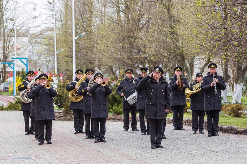В нескольких калининградских школах по понедельникам начали поднимать флаг и петь гимн - Новости Калининграда | Фото: пресс-служба правительства Калининградской области