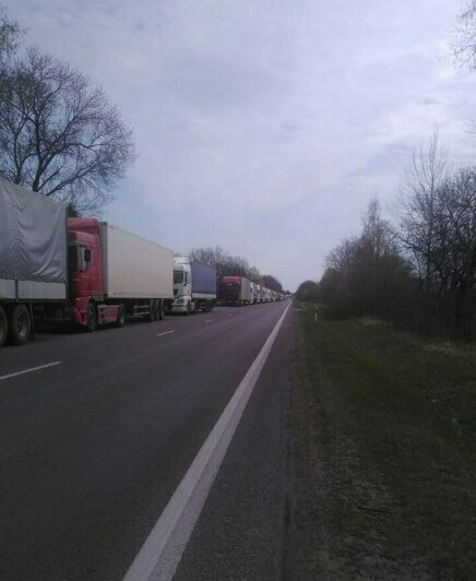 500 грузовиков не могут въехать в Калининградскую область и стоят на границе с Литвой (видео) - Новости Калининграда | Фото очевидцев