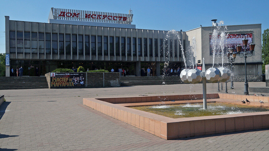 «Чтобы можно было дотронуться рукой»: Дятлова рассказала, чем заменят фонтан у Дома искусств - Новости Калининграда | Фото: архив «Клопс»