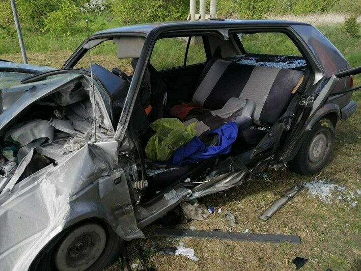 На трассе Ушаково — Мамоново Volkswagen врезался в дерево, водитель погиб - Новости Калининграда | Фото: очевидец