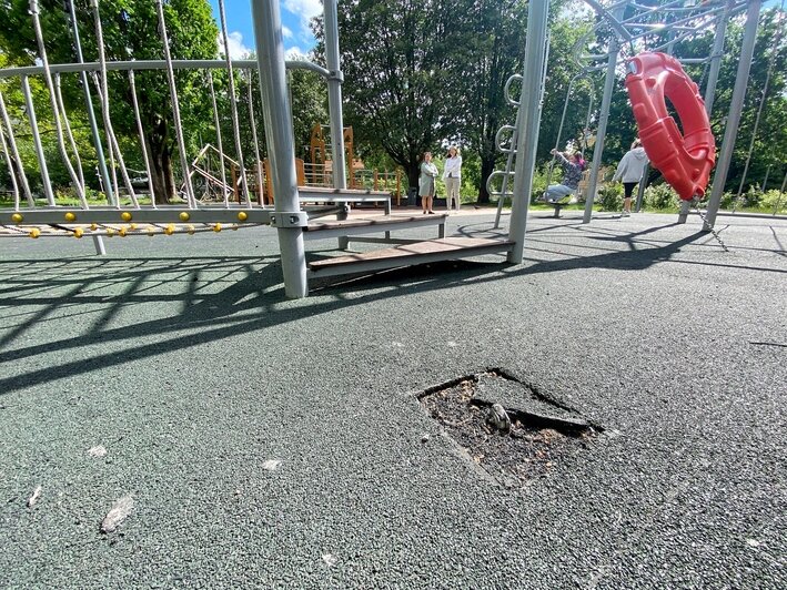Сломанные тренажёры и разбитую площадку на Рокоссовского починят за неделю (фото) - Новости Калининграда