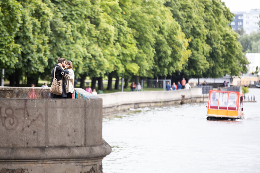 Фото дня: любовь под эстакадным мостом    - Новости Калининграда | Фото: Александр Подгорчук / «Клопс»