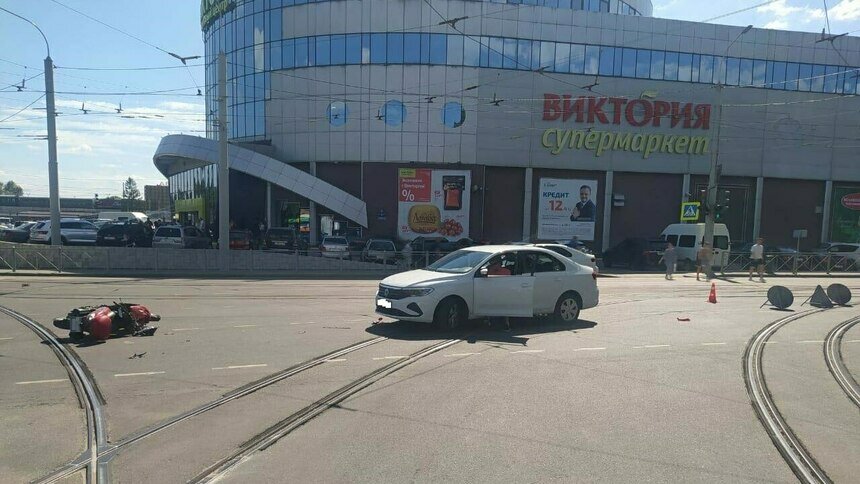 На проспекте Калинина мужчина упал со скутера и попал под машину - Новости Калининграда | Фото: ГИБДД по Калининградской области