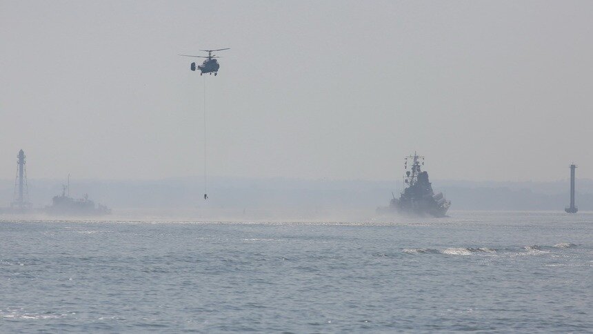 В Балтийском море вертолёт ВС РФ обнаружил подводную лодку условного противника и сбросил на неё бомбу  - Новости Калининграда | Фото: пресс-служба Балтийского флота