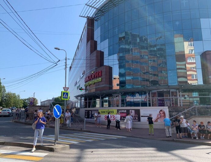 В Калининграде два ТЦ эвакуировали из-за сообщений о минировании (фото, видео) - Новости Калининграда | Фото: очевидец