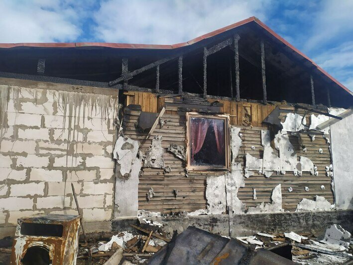 «Что-то взорвалось в гараже»: в посёлке под Гусевом пожар оставил семью без крыши над головой  - Новости Калининграда | Фото: очевидец