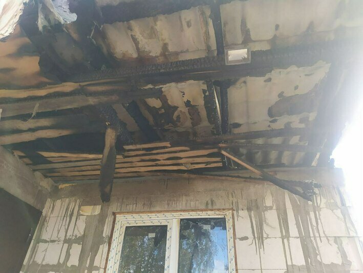 «Что-то взорвалось в гараже»: в посёлке под Гусевом пожар оставил семью без крыши над головой  - Новости Калининграда | Фото: очевидец