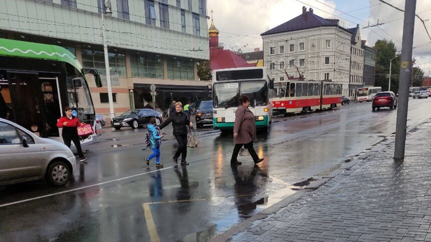 На Черняховского из-за ДТП с легковушкой и автобусом встало трамвайное движение (фото, видео) - Новости Калининграда | Фото: очевидец