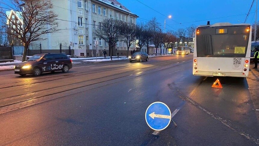 Резко затормозил: в Калининграде две пенсионерки упали в автобусе - Новости Калининграда | Фото: ГИБДД региона