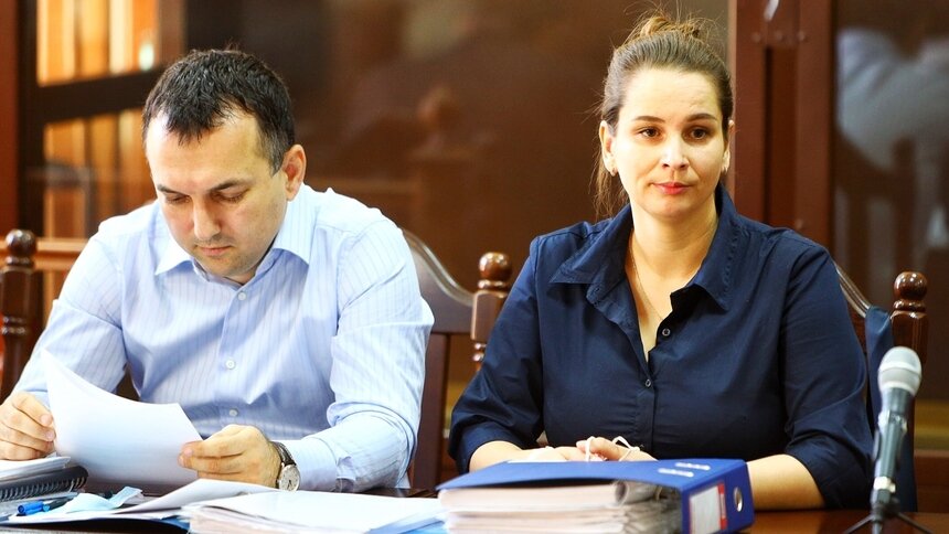 Камиль Бабасов и Элина Сушкевич в Калининградском областном суде | Фото: Александр Подгорчук / «Клопс» 