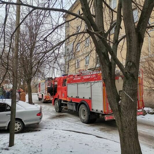 Девять человек спасено, 25 — эвакуировано: на Нансена загорелась пятиэтажка - Новости Калининграда | Фото: МЧС России
