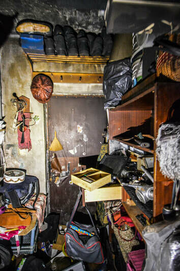 Комнаты забиты хламом до потолка: в Калининграде нашли квартиру Плюшкина (фото) - Новости Калининграда | Фото: Facebook / Женяй Огонь