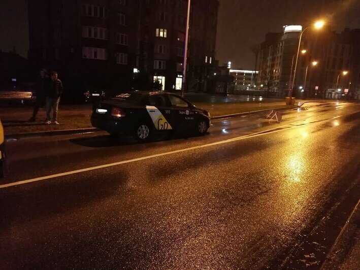 Неожиданно вышел с тротуара: в Калининграде автомобиль с наклейкой «Яндекс» сбил мужчину - Новости Калининграда | Фото: ГИБДД региона