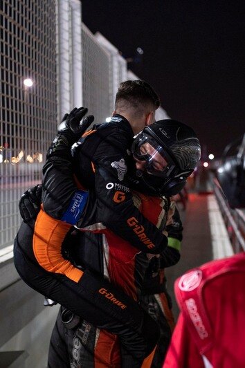 На фото Вячеслав Гутак и его гоночный автомобиль | Андрей Гутак