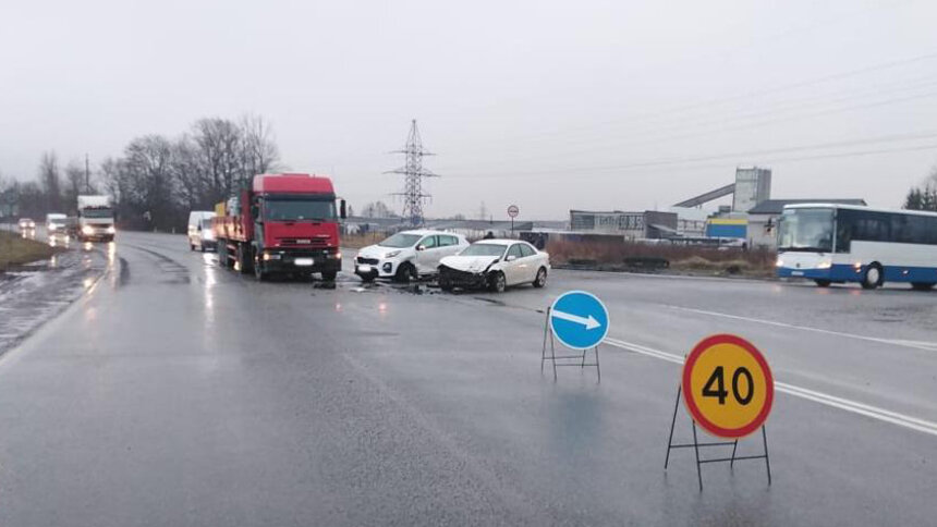 В Гурьевском районе произошло массовое ДТП с участием двух легковушек и грузовика - Новости Калининграда