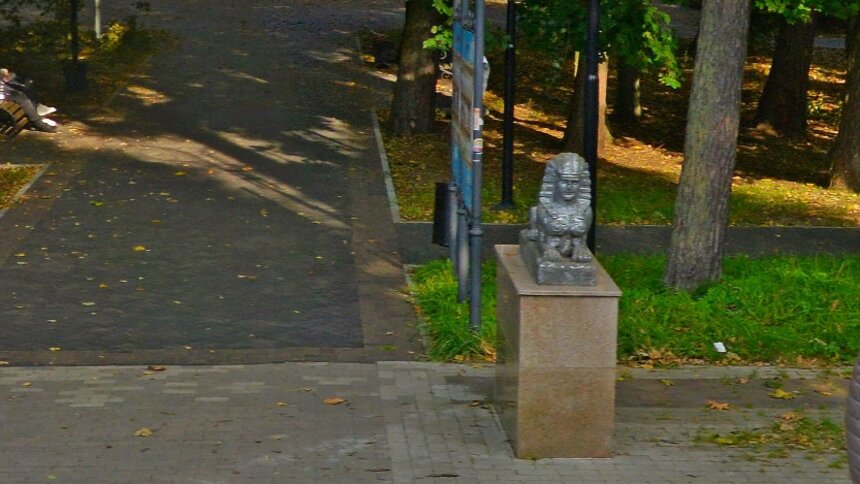 Скульптор, испортивший копию «Несущей воду» в Светлогорске, получил заказ на сфинксов для того же парка - Новости Калининграда | Скриншот сервиса «Яндекс. Карты»
